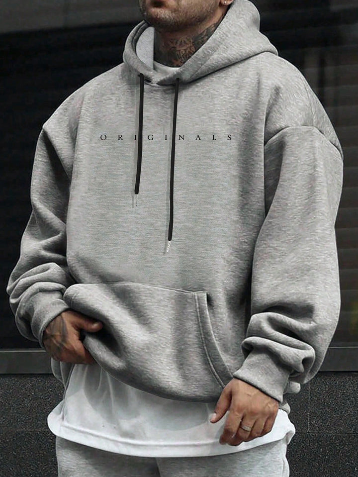 Modieuze heren sweatshirt met capuchon en aantrekkelijke letterprint, geschikt voor elk seizoen.