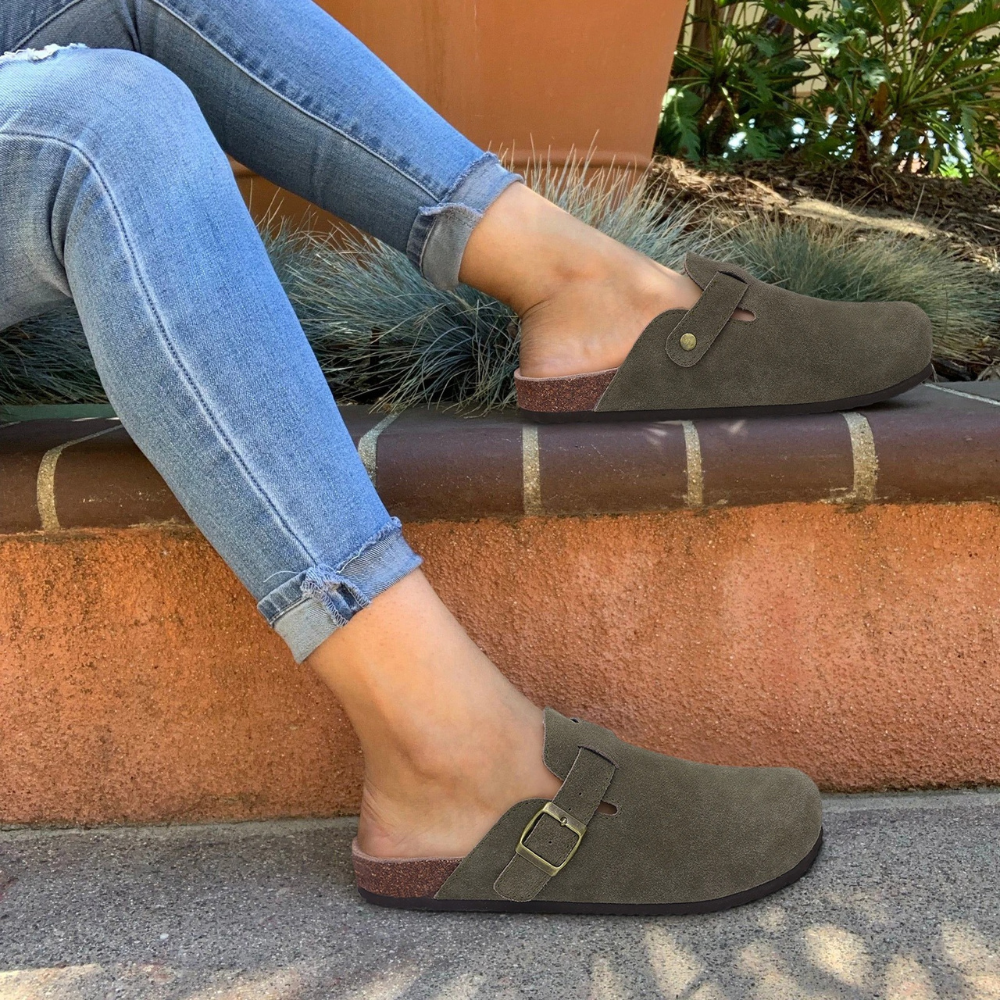 Lichtgewicht dames zomer slippers met anatomisch gevormd kurk voetbed voor ultiem comfort.