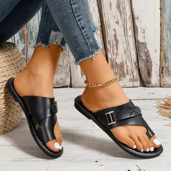 Witte dames comfortsandaal met voetcorrectie voor hallux valgus, perfecte zomerschoen.