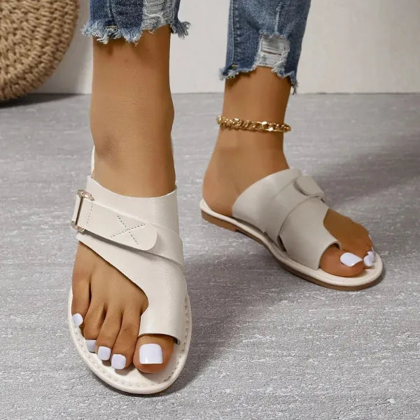Damesslippers met comfortabel loopcomfort. Geschikt als openschoenen voor de zomer, bieden ontspanning en steun.
