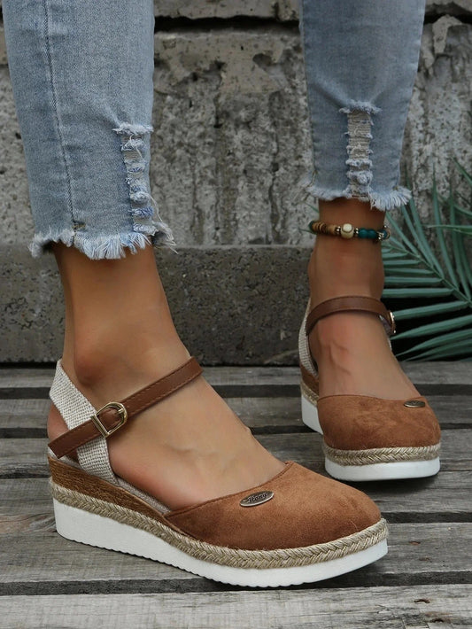 "Orthopedische bruine espadrilles voor dames, stijlvolle sandalen met comfort en duurzame materialen voor dagelijks gebruik."