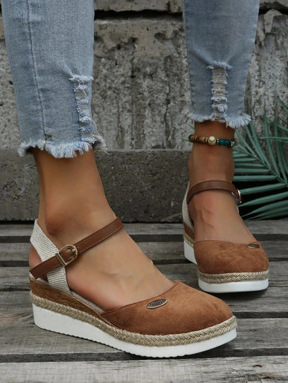 "Orthopedische bruine espadrilles voor dames, stijlvolle sandalen met comfort en duurzame materialen voor dagelijks gebruik."