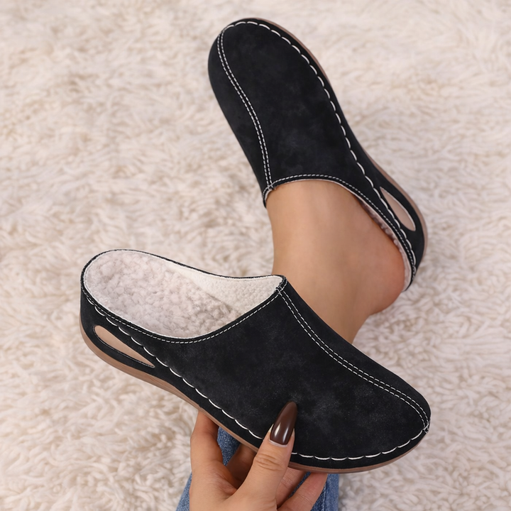 Casual dames pantoffels in bruin met ergonomische voetondersteuning; perfecte huispantoffels voor warmte.