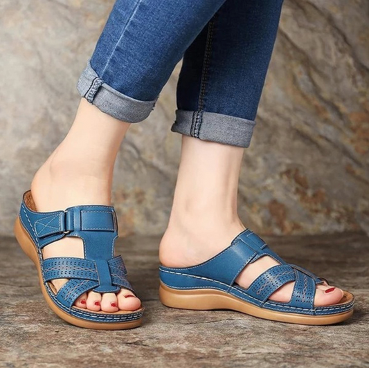 "Orthopedische dames sandalen, bruine kleur, met anatomisch voetbed voor comfort en ondersteuning, ideaal voor dagelijks gebr