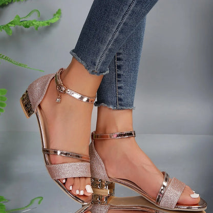 Orthopedische dames sandalen met enkelbandjes, EMILKA, goudkleurig PU-leer, lage hak, comfortabel en stijlvol ontwerp.