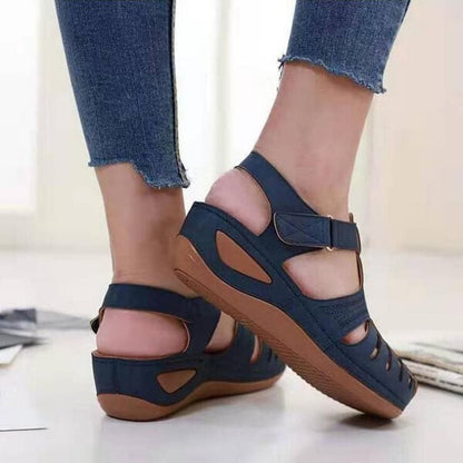 "Orthopedische damessandalen in bohemien stijl, anti-slip zool, duurzaam PU materiaal, zijaanzicht, elegant en comfortabel."