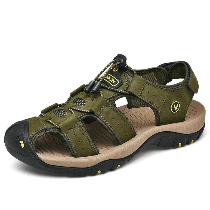 "Orthopedische herensandalen, bruin, open teen ontwerp. Ergonomische zool voor pijnvrij comfort en stijlvolle uitstraling."