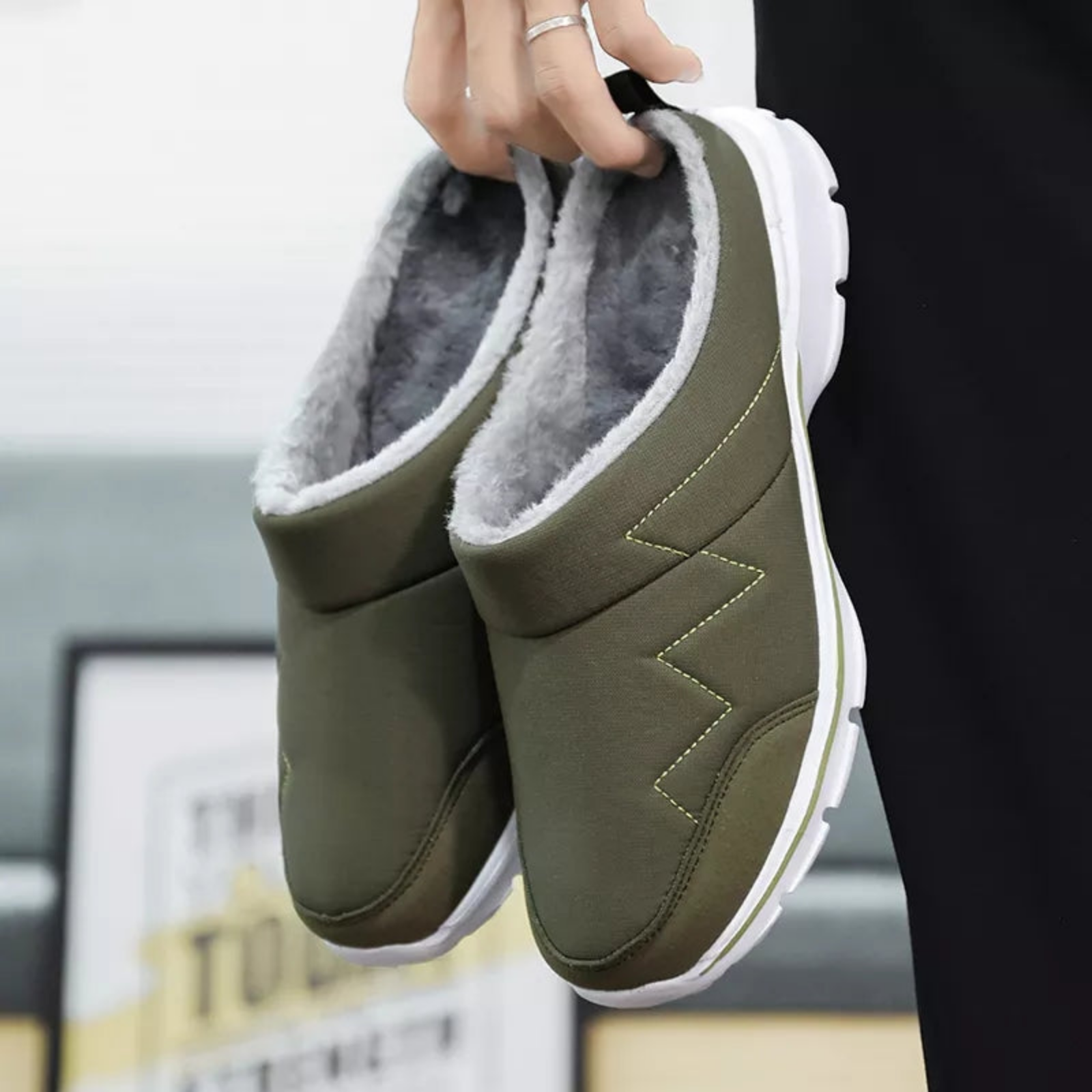 Orthopedische herensloffen met zachte grijze voering en antislipzool, perfect voor herfst en winter comfort en stijl.