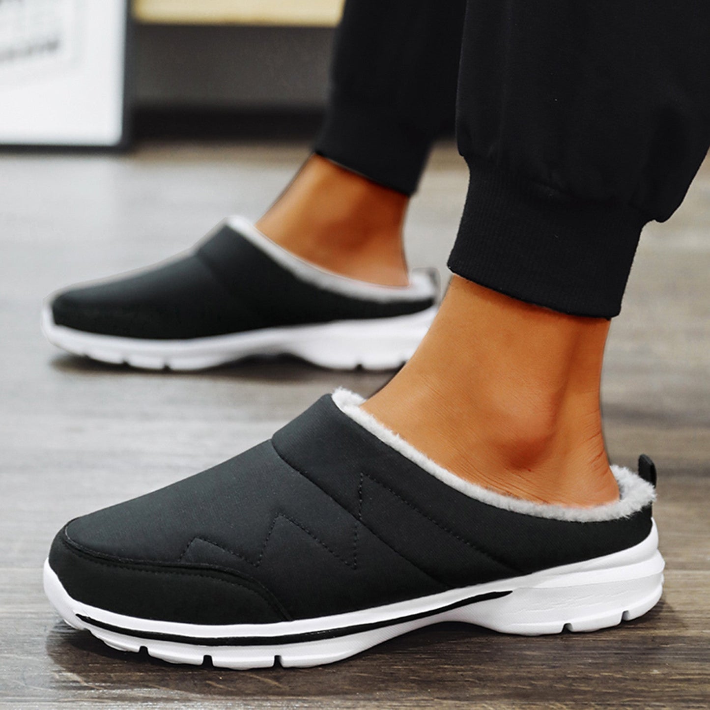 Orthopedische herensloffen met zachte grijze voering en antislipzool, perfect voor herfst en winter comfort en stijl.