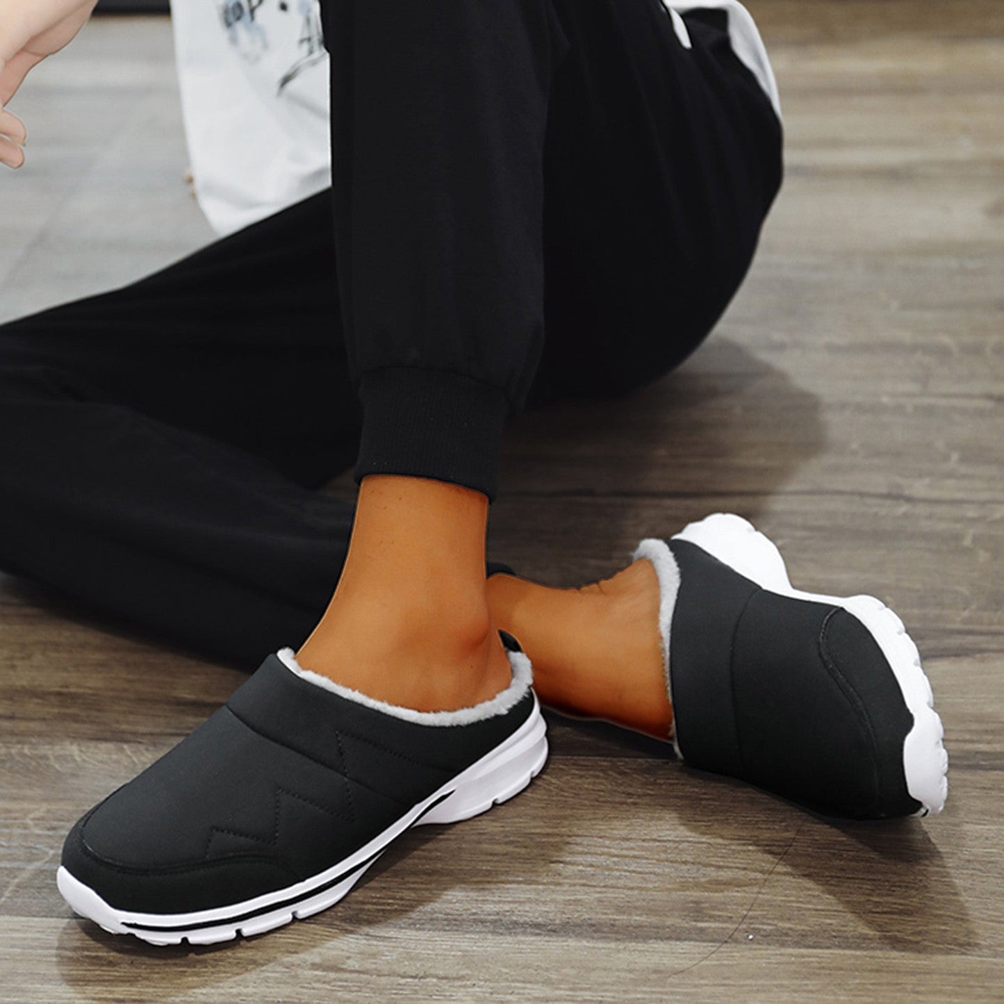 Orthopedische herensloffen met zachte grijze voering en antislipzool, perfect voor herfst en winter comfort en stijl.