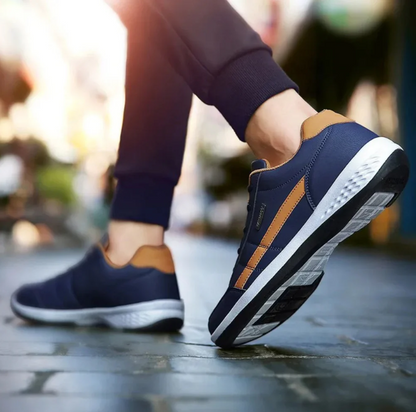 "Orthopedische herensneakers, blauwe ademende stof, dempende zool voor comfort en ondersteuning bij dagelijks gebruik."