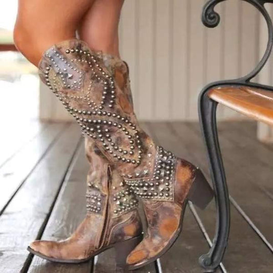Orthopedische hoge laarzen voor dames met studs, comfort en stijl, verkrijgbaar in diverse kleuren voor elke outfit.