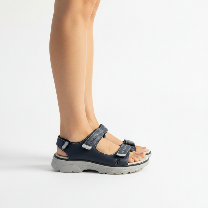 Veelzijdige unisex sandalen met verstelbare bandjes. Biedt comfort en ondersteuning voor dagelijks gebruik en zomerschoenen.