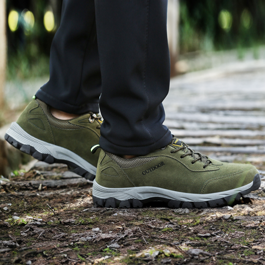 "Orthopedische wandelschoenen heren, grijs met stevige zool en ademende bovenkant voor comfort en ondersteuning."
