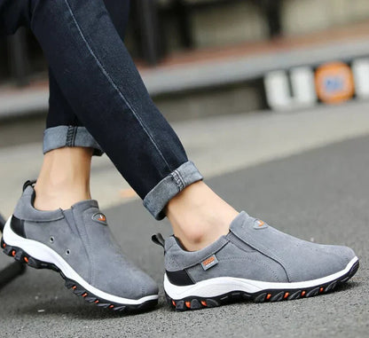 "Orthopedische wandelschoenen heren, slip-on stijl, lichtgewicht, ademend, anti-slip zool, comfort bij elk avontuur."