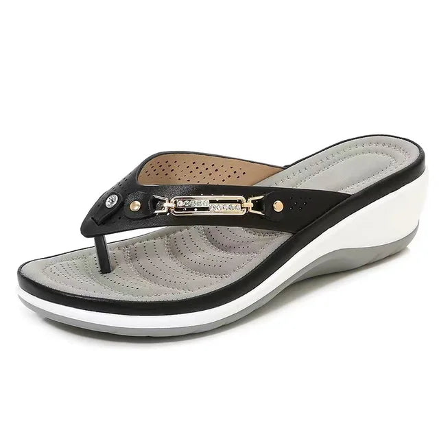 "Orthopedische zomersandalen met schokabsorberend voetbed. Verkrijgbaar in beige, rood, wit, zwart. Stijlvol en comfortabel."