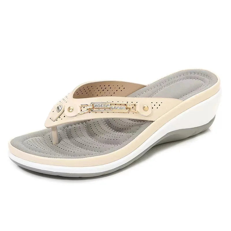 "Orthopedische zomersandalen met schokabsorberend voetbed. Verkrijgbaar in beige, rood, wit, zwart. Stijlvol en comfortabel."