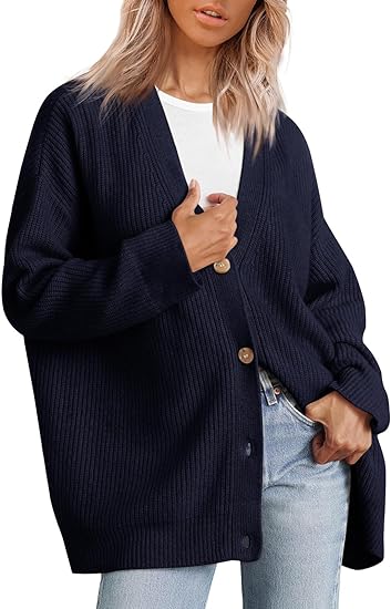 Oversized V-hals damesvest met knoopsluiting, zachte stof in warme kleuren, perfect casual en veelzijdig voor koele dagen.