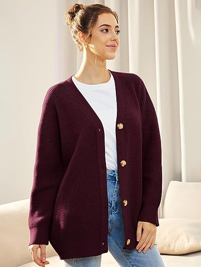 Oversized V-hals damesvest met knoopsluiting, zachte stof in warme kleuren, perfect casual en veelzijdig voor koele dagen.