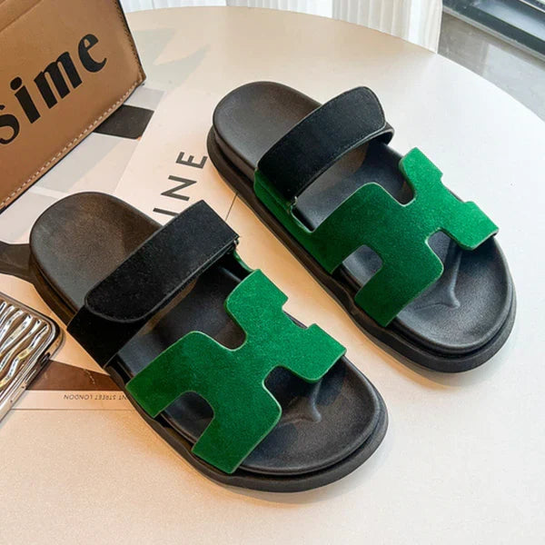 Veelzijdige leren sandalen voor dames in zwart. Geniet van optimaal comfort en elegantie deze zomer.