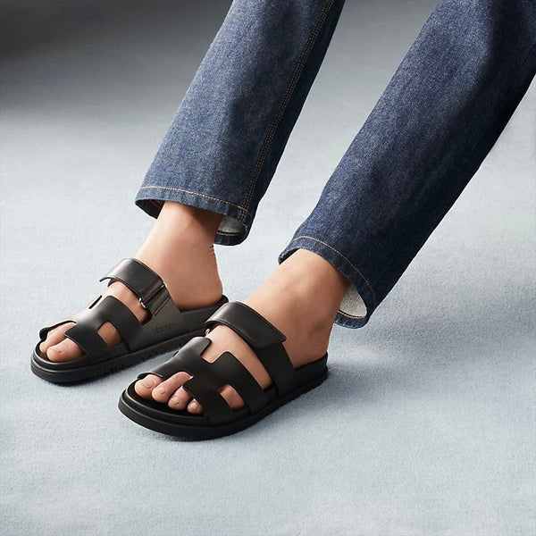 Comfortabele zwarte luxe sandalen van leer voor dames. Ideaal als veelzijdige zomermode.