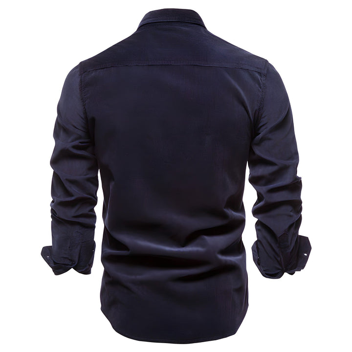 Klassiek heren overhemd met knoopsluiting. Casual, lange mouwen, biedt comfort en tijdloze mode voor mannen.
