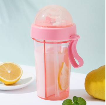 Multifunctionele drinkfles met twee vakken voor verschillende drankjes. Draagbaar, BPA-vrij en lekdicht.