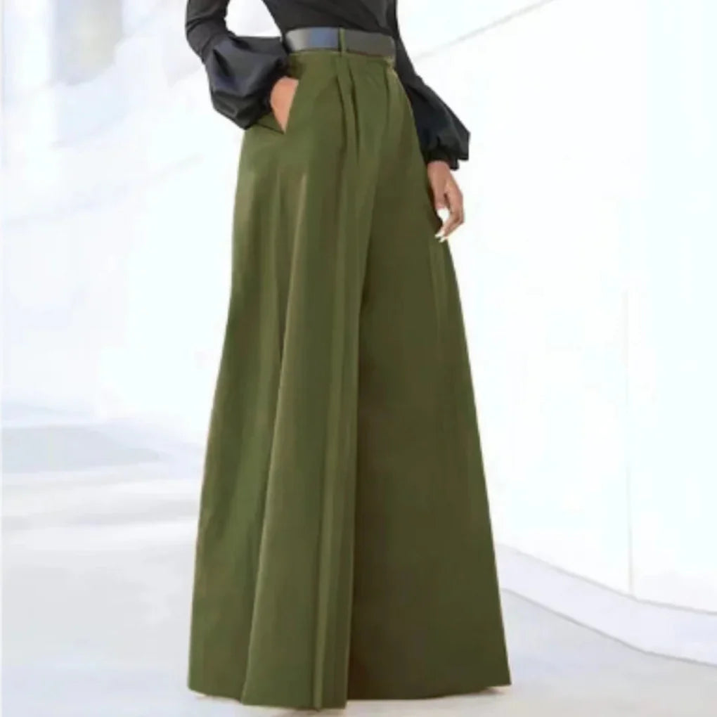 Comfortabele damesbroek met wijde pijpen en hoge taille in effen design. Perfect voor een relaxte en stijlvolle look.