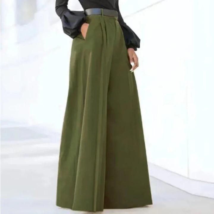 Comfortabele damesbroek met wijde pijpen en hoge taille in effen design. Perfect voor een relaxte en stijlvolle look.