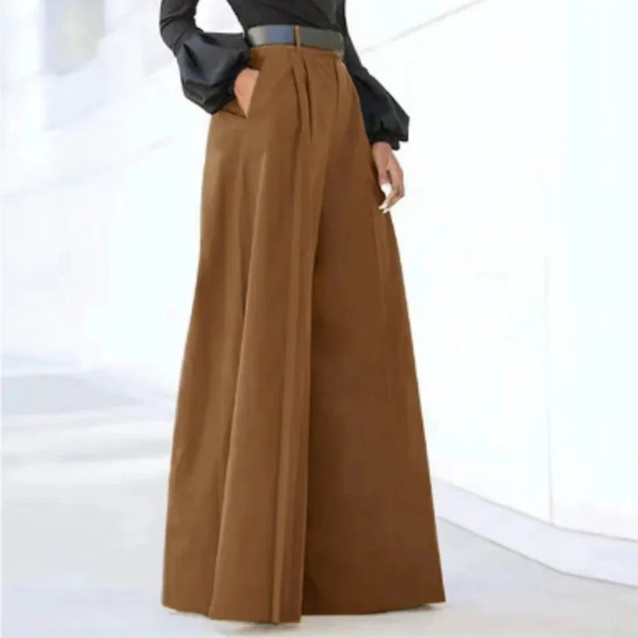 Comfortabele effen damesbroek met wijde pijpen. Deze moderne pantalon is elegant en ideaal voor elke gelegenheid.