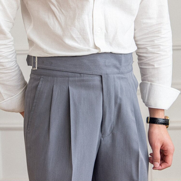 Casual herenbroek Gurkha stijl, comfortabel en verstelbaar. Ideaal voor een stijlvolle dag.