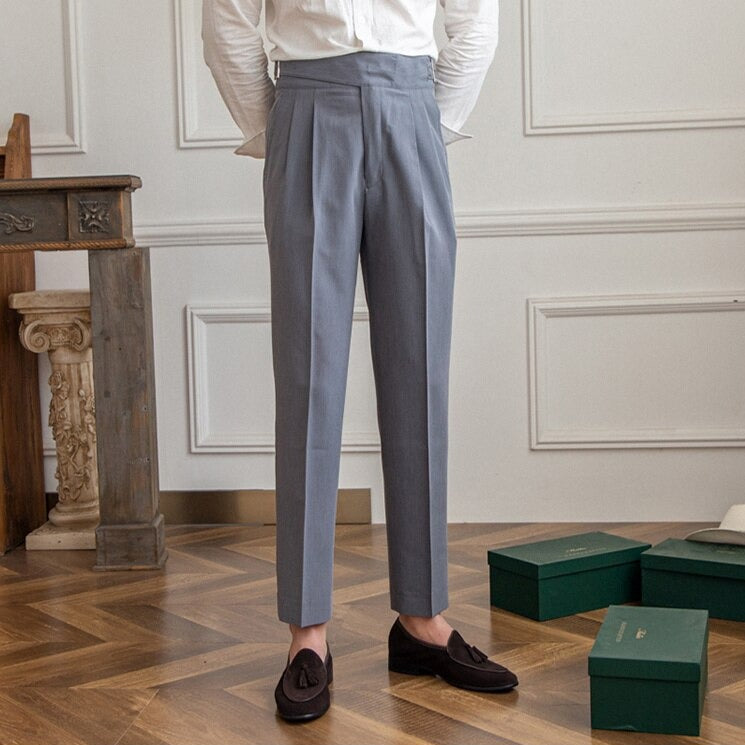 Veelzijdige heren Gurkha broek met hoge taille. Draag hem formeel of casual, altijd stijlvol.