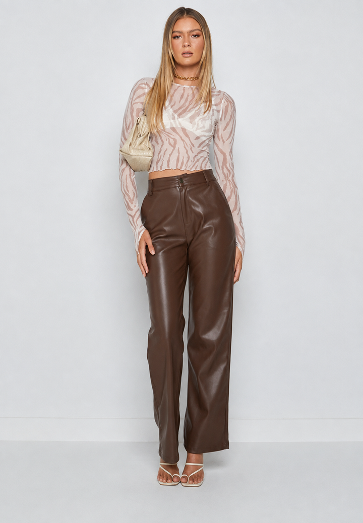 Elegante damesbroek met hoge taille, rechte pijp en glanzende afwerking, perfect voor een stijlvolle look.