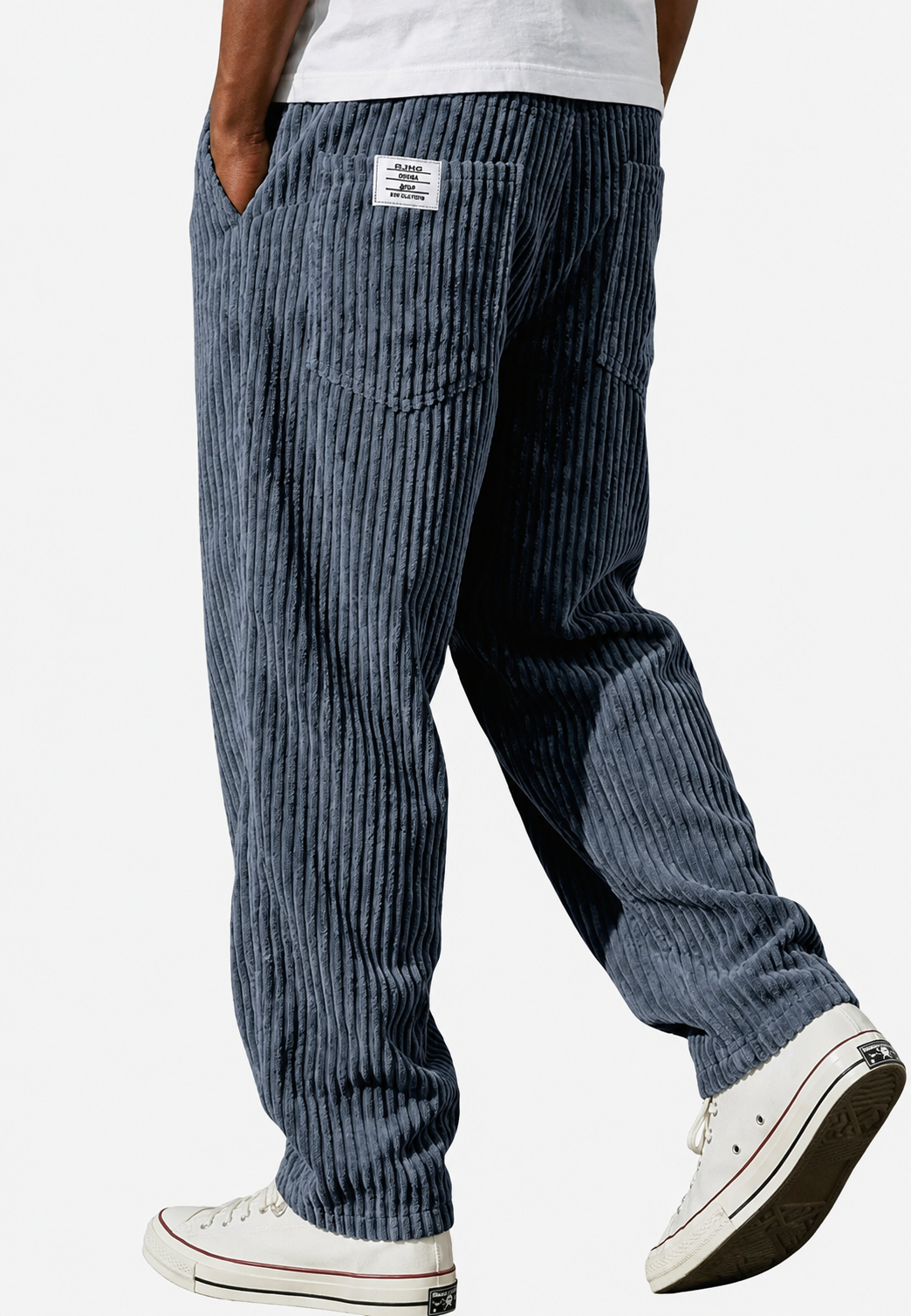 Herensweatbroek: ruime, comfortabele pasvorm, rechte pijpen. Ideaal voor casual momenten en relaxen thuis. Elastische tailleband.