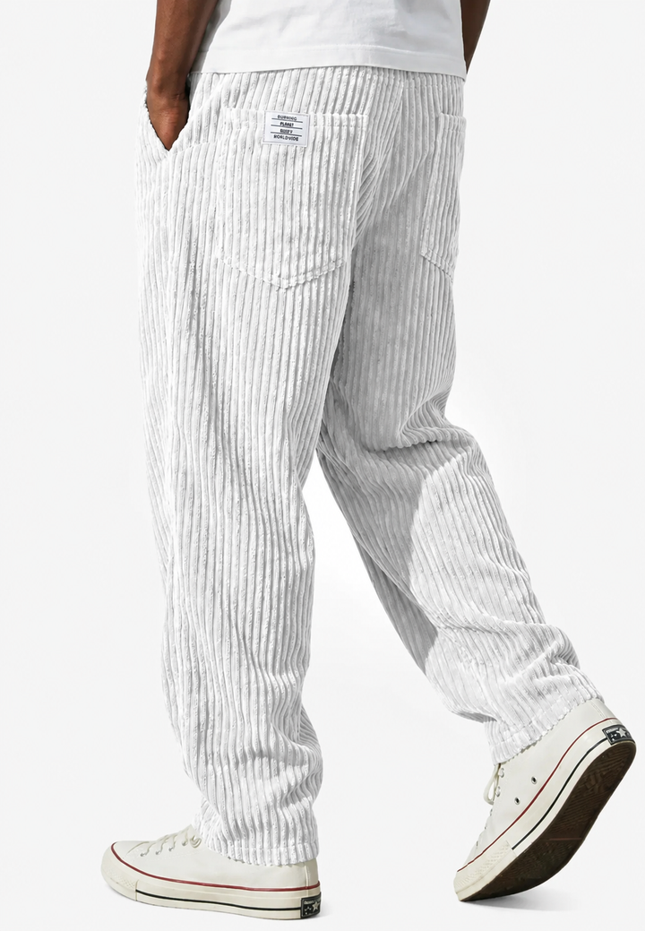Casual herensweatbroek met ruime, comfortabele pasvorm, rechte pijpen en elastische tailleband. Ideaal om in te relaxen.