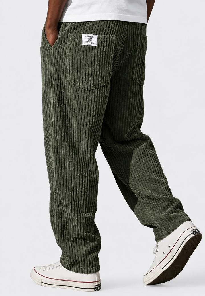 Heerlijke relaxbroek voor heren met ruime pasvorm. Casual, comfortabel en voorzien van een soepele elastische tailleband.