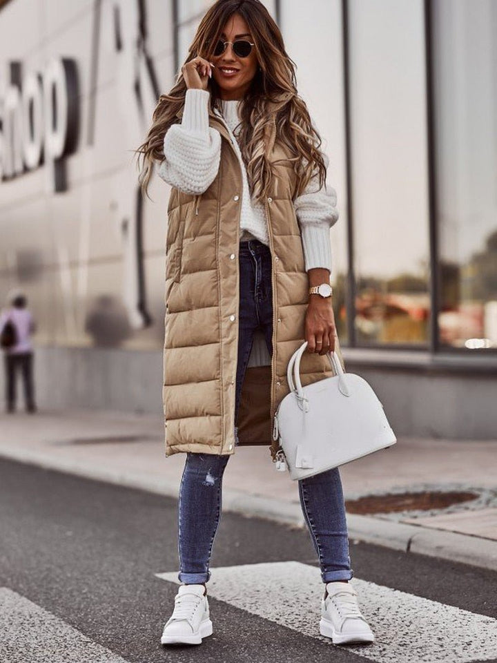 Dames lange gewatteerde bodywarmer in zwart, perfect voor wintermode en laagjes. Comfortabele, warme bovenkleding.