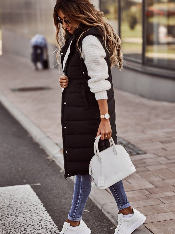 Nieuwe collectie warme, lange gewatteerde dames bodywarmer. Comfortabel vest voor wintermode en laagjes.
