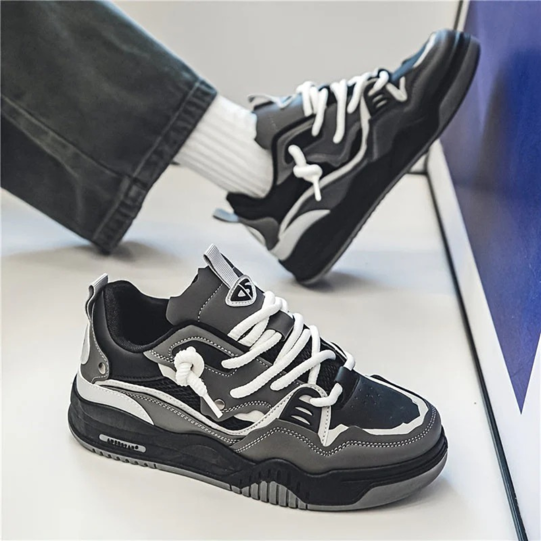 Stijlvolle zwarte heren sneakers MVB26, ademend comfort voor elke dag. Perfecte dagelijkse schoenen.