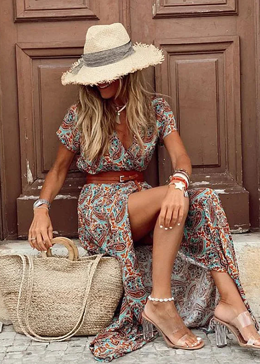 Dames zomer maxi jurk met bloemenprint, V-hals en split, perfect voor een elegante strandlook.