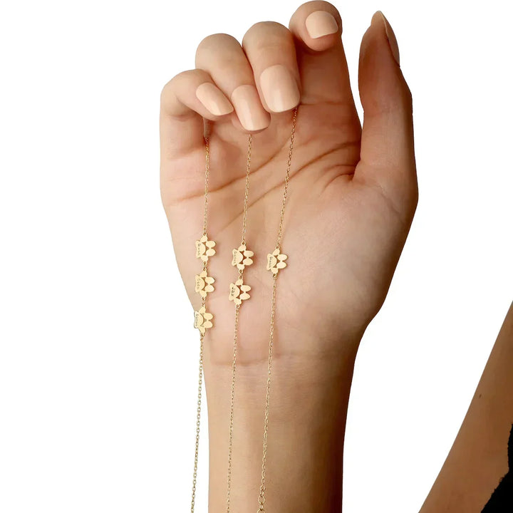 Gepersonaliseerde RVS dames armband met pootafdruk bedel, perfect sieraad voor huisdierliefhebbers.