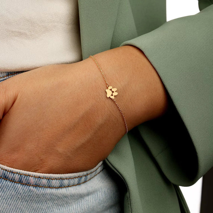 Unieke gouden RVS dames armband, speciaal voor dierenliefhebbers, met een charmante pootafdruk design.
