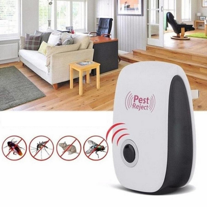 Moderne ultrasone ongediertebestrijder voor effectieve plaagdierwering tegen muggen, muizen en insecten in huis.