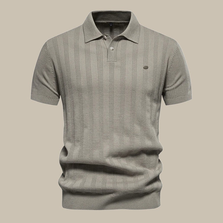 Lente/zomer herenpolo van gebreide stof met korte mouwen. Comfortabel en stijlvol voor elke gelegenheid.