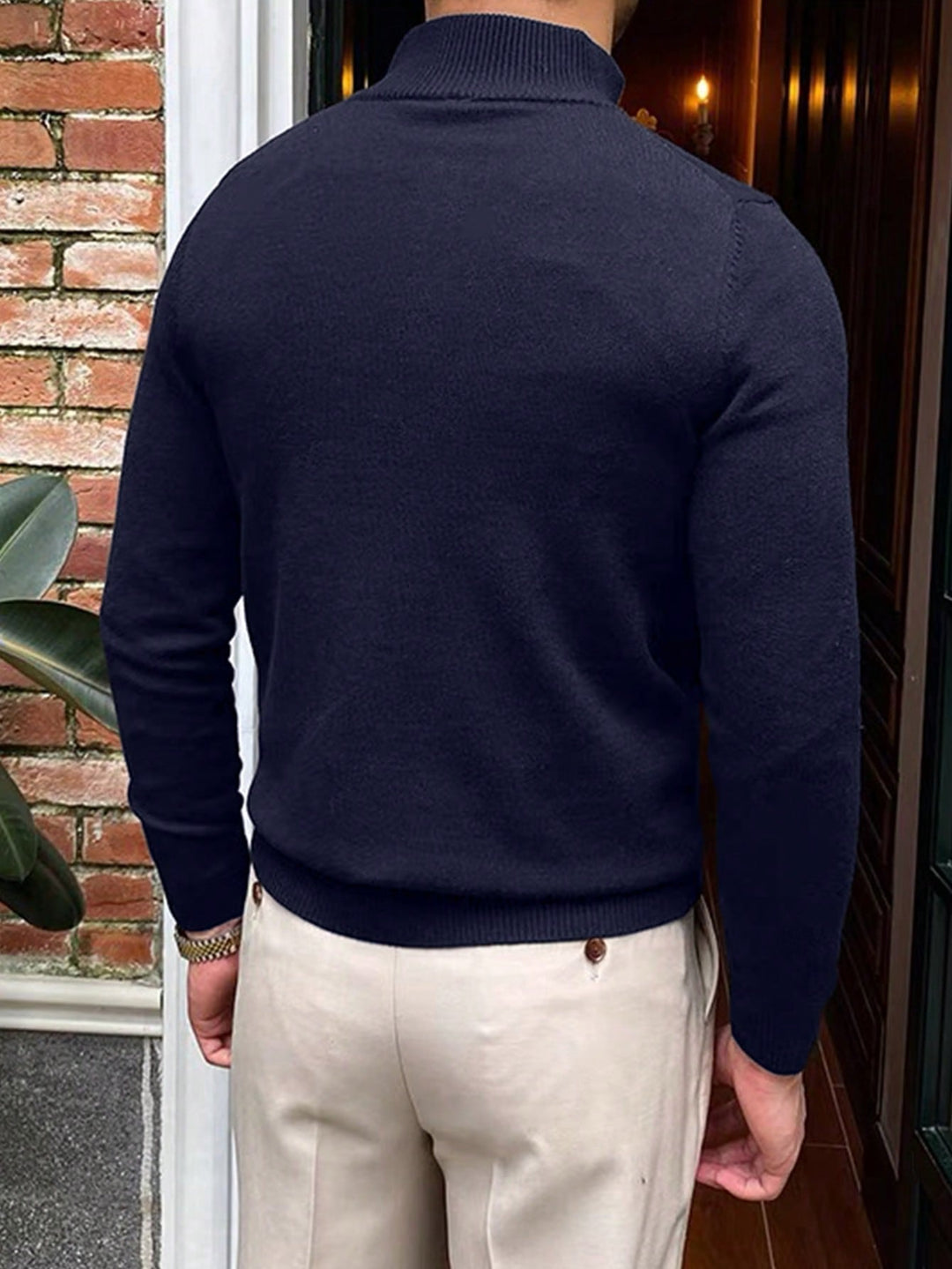 Modebewuste heren coltrui met rits in tijdloze klassieke stijl, ideaal voor herfstmode.