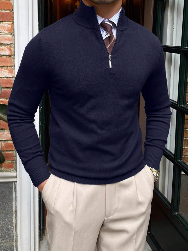 Heren coltrui met rits in klassieke Old Money stijl. Stijlvolle zwarte sweater voor de moderne man.