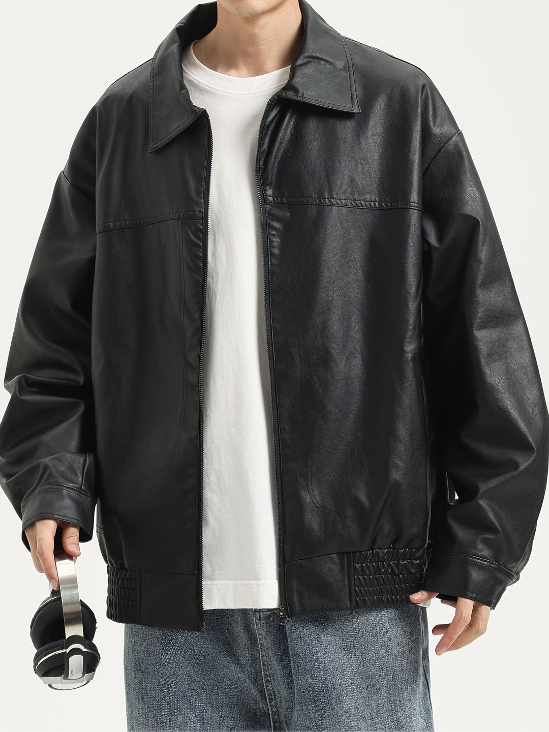 Casual zwart heren ritsjack, ideaal voor koele lentedagen of milde herfstavonden. Tijdloze bovenkleding.