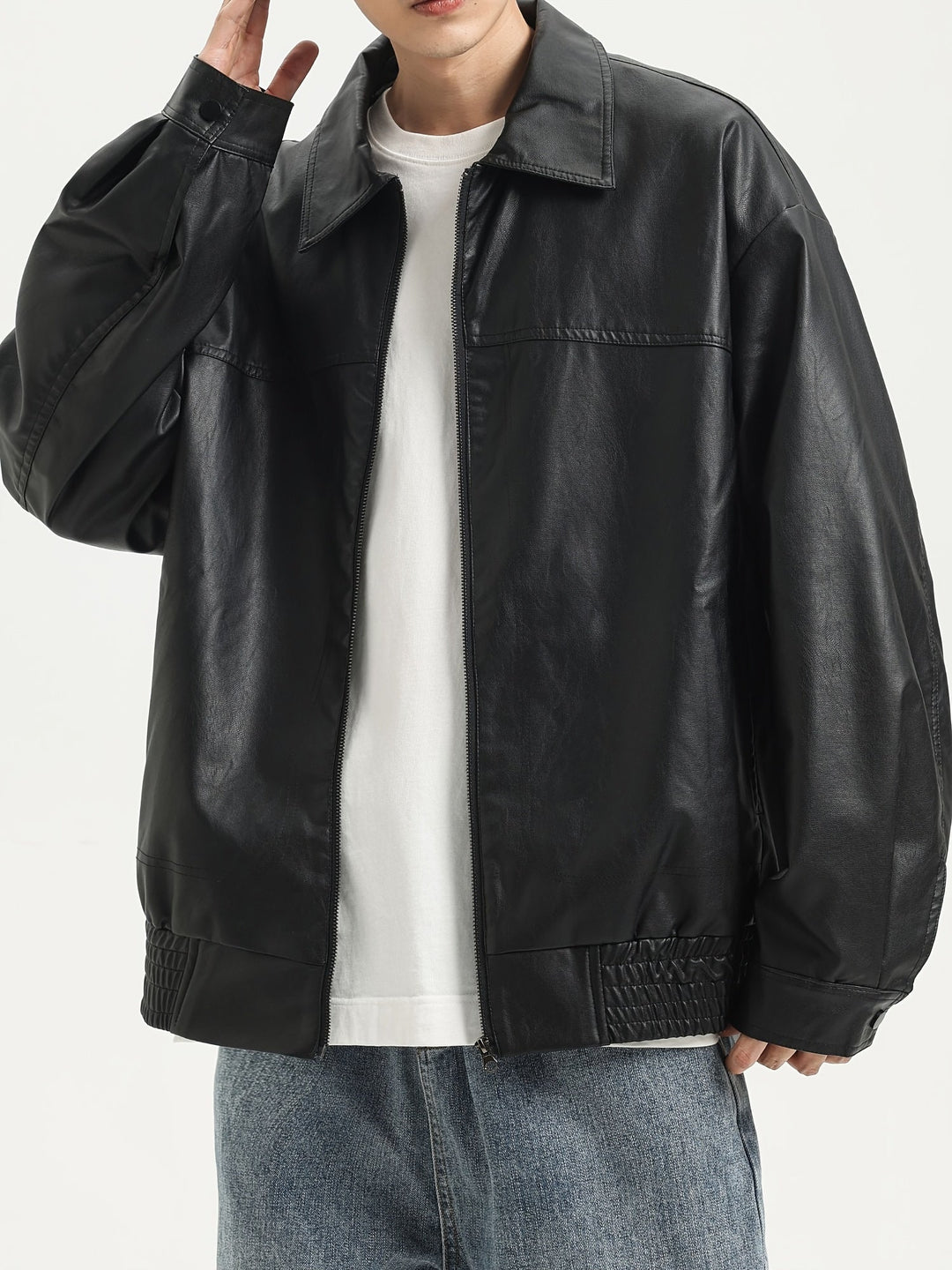 Stijlvol zwart heren ritsjack met perfecte pasvorm, ideaal voor casual lente- of herfstlooks.