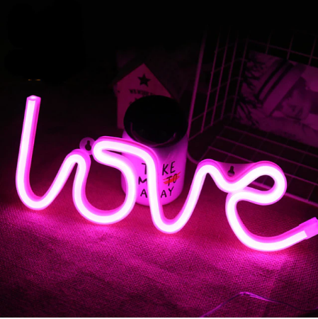 Romantisch hartvormig LED nachtlampje voor sfeervolle slaapkamerdecoratie.