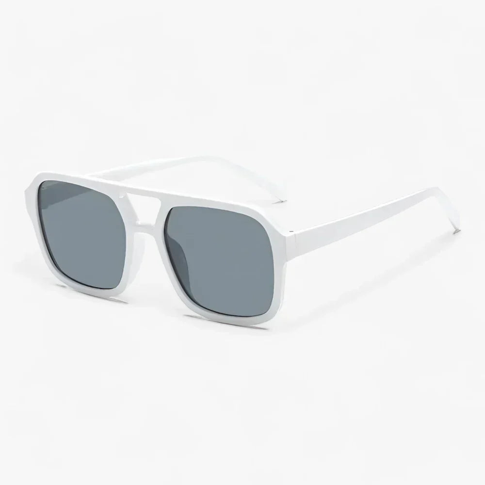 Stevig montuur retro piloten zonnebril. Biedt UV400 bescherming en een tijdloze look.